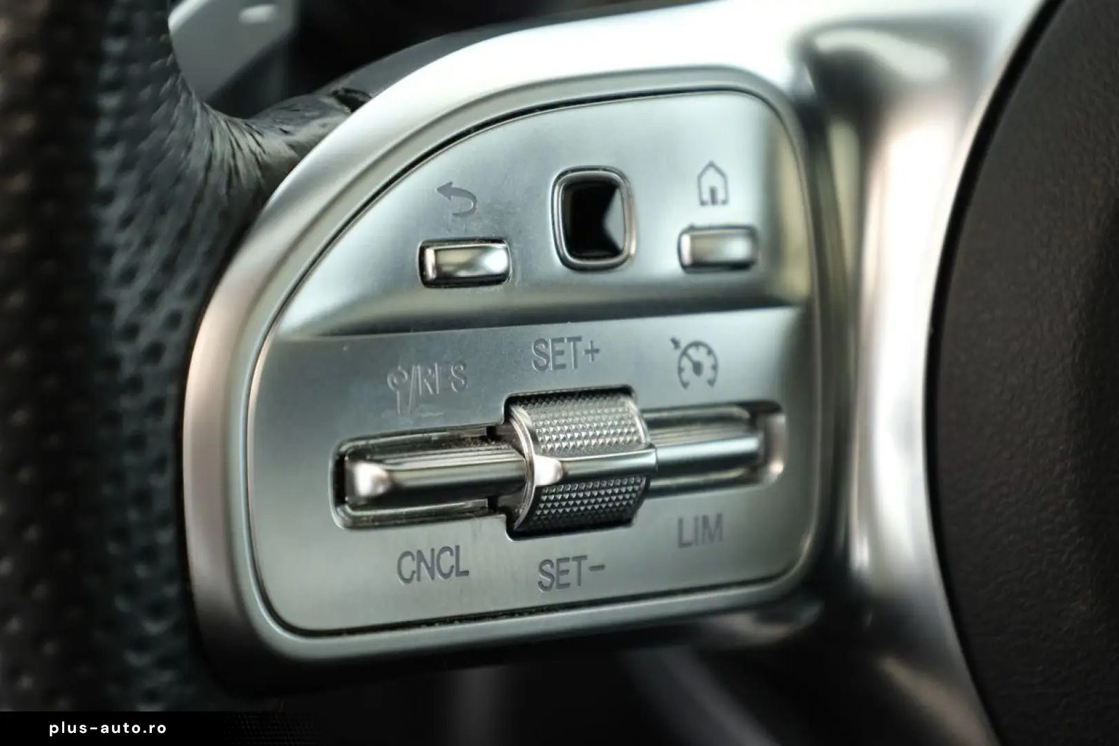 MERCEDES-BENZ GLB 250 8G AMG 7S LED Pano Digi Navi A&hellip;