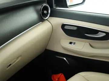 MERCEDES-BENZ V 300 d 4M lang Avantgarde AMG 7S Pano&hellip;