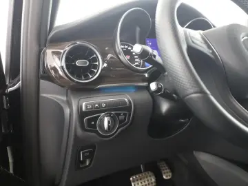 MERCEDES-BENZ V 300 d Lang 4M Avantgarde Pano Distr. AHK ILS