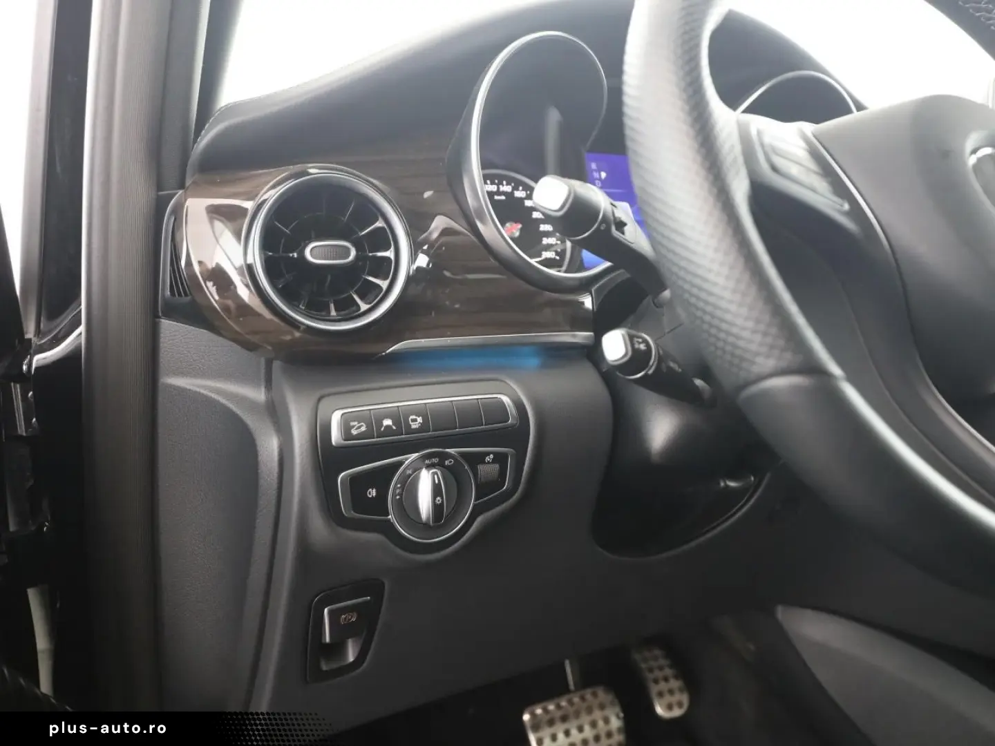 MERCEDES-BENZ V 300 d Lang 4M Avantgarde Pano Distr. AHK ILS