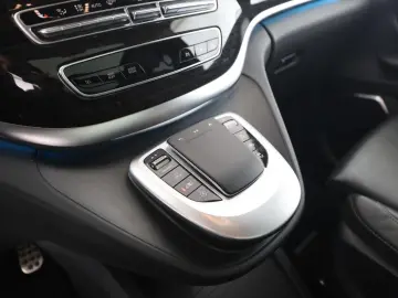 MERCEDES-BENZ V 300 d Lang 4M Avantgarde Pano Distr. AHK ILS