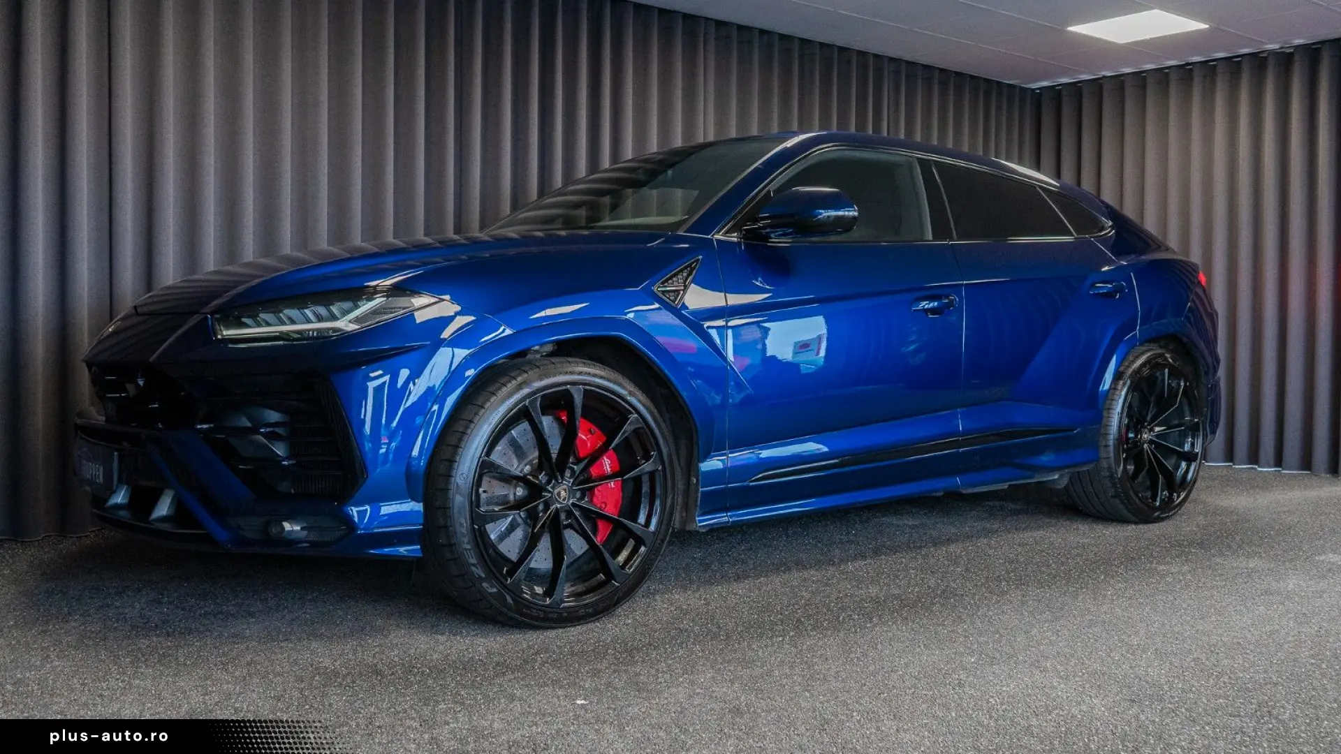 LAMBORGHINI Urus 4.0 V8