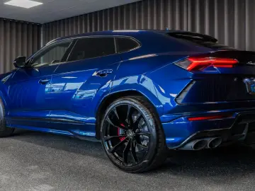 LAMBORGHINI Urus 4.0 V8