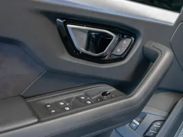 LAMBORGHINI Urus 4.0 V8