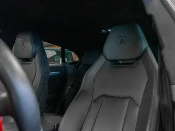 LAMBORGHINI Urus 4.0 V8