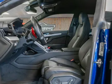 LAMBORGHINI Urus 4.0 V8