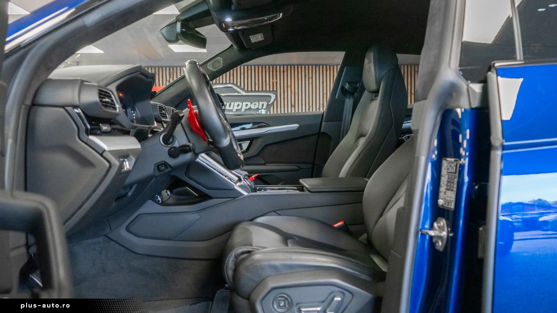 LAMBORGHINI Urus 4.0 V8