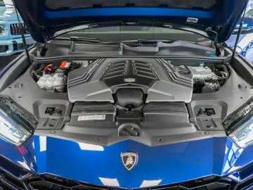LAMBORGHINI Urus 4.0 V8