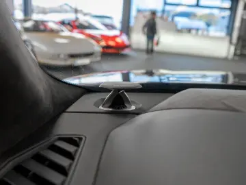 LAMBORGHINI Urus 4.0 V8