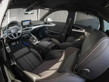 Audi A4 Avant 40 TDI S tronic S line