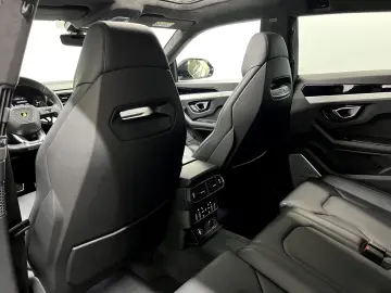 LAMBORGHINI Urus AWD Aut. Pano  Keramik B&O  Massage  ...