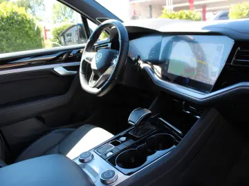 VW Touareg R-Line IQ LED Stdhzg AHK DynAud Luft 21