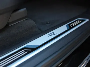 VW Touareg R-Line IQ LED Stdhzg AHK DynAud Luft 21