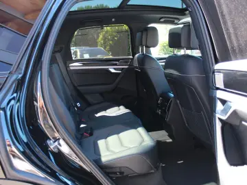 VW Touareg R-Line IQ LED Stdhzg AHK DynAud Luft 21