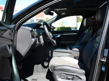 VW Touareg R-Line IQ LED Stdhzg AHK DynAud Luft 21