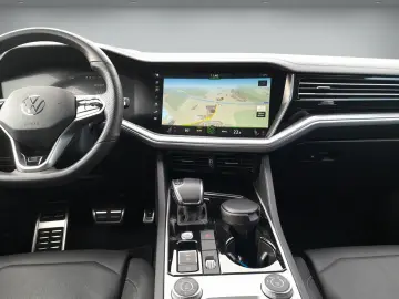 VW Touareg R-Line 3.0 TDI AHK Luftfwk Anschlussg Me