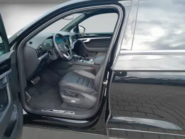 VW Touareg R-Line 3.0 TDI AHK Luftfwk Anschlussg Me