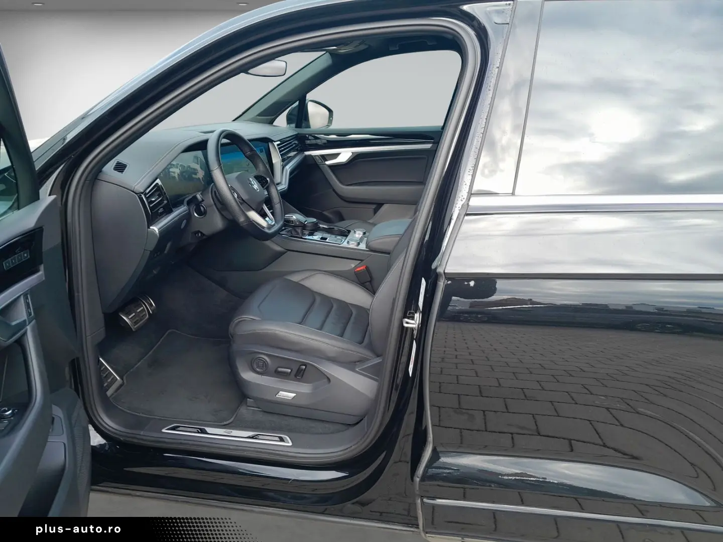 VW Touareg R-Line 3.0 TDI AHK Luftfwk Anschlussg Me