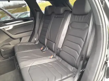 VW Touareg R-Line 3.0 TDI AHK Luftfwk Anschlussg Me