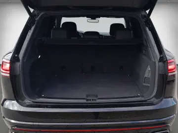 VW Touareg R-Line 3.0 TDI AHK Luftfwk Anschlussg Me