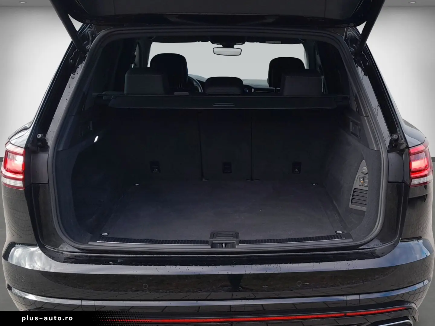 VW Touareg R-Line 3.0 TDI AHK Luftfwk Anschlussg Me