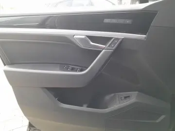 VW Touareg R-Line 3.0 TDI AHK Luftfwk Anschlussg Me