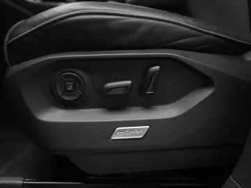 VW Touareg 3.0 V6 TDI 4Motion R-Line Leder ACC Kame