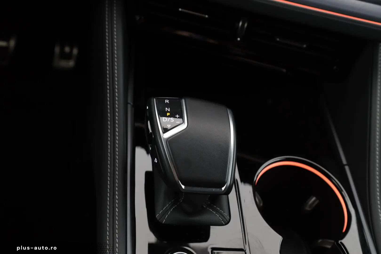 VW Touareg 3.0 TDI 4MOTION R-Line   LUFT   AHK