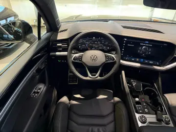 VW Touareg R-Line 4M AID DYN MATRIX LUFT 360  AHK
