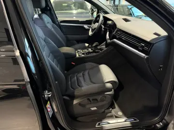 VW Touareg R-Line 4M AID DYN MATRIX LUFT 360  AHK