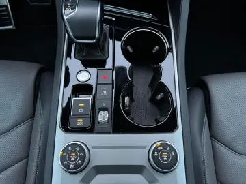 VW Touareg R-Line 4Motion Allradlenkung Pano Dynau