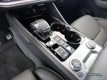 VW Touareg 3.0 V6 TSI R-LINE 4MOTION GJR PANO AHK