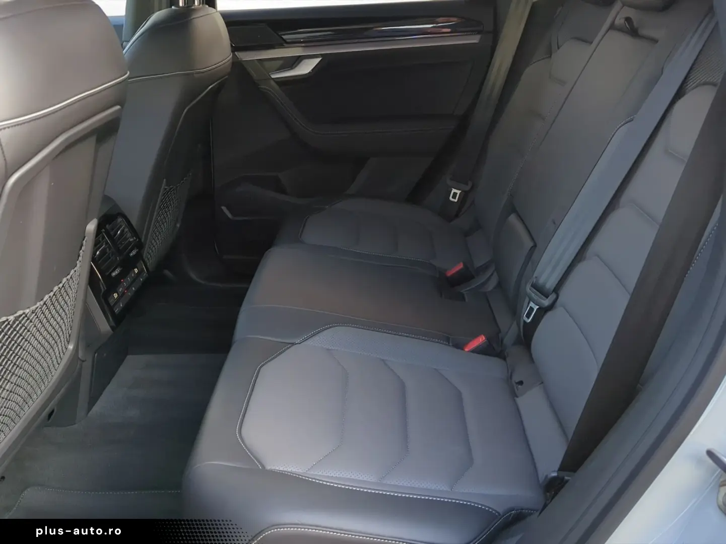 VW Touareg 3.0 V6 TDI R-Line 4Motion AHK Pano Luft