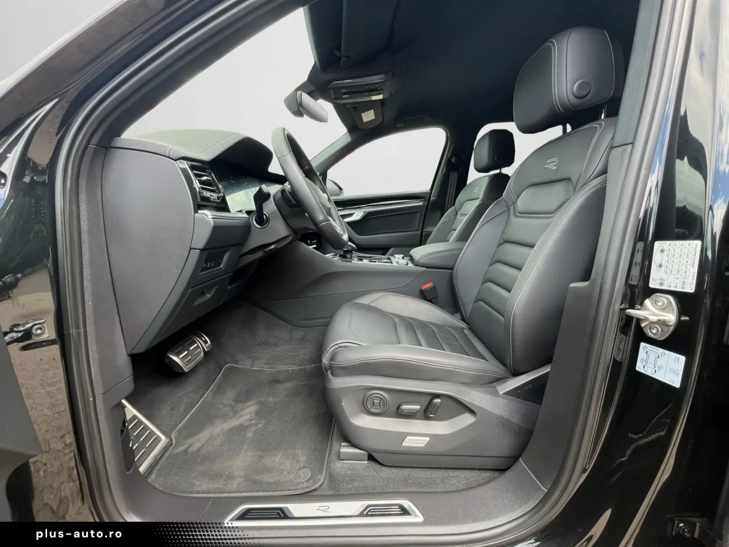 VW Touareg 3.0 V6 TDI R-LINE AHK DYNAUDIO BLACK STY