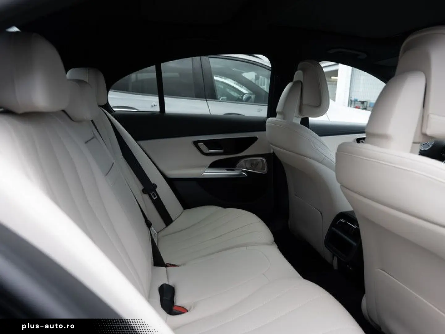 MERCEDES-BENZ E 220 d 4M AMG-Sport Super Pano Burm AHK Night