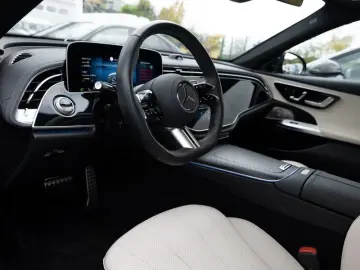 MERCEDES-BENZ E 220 d 4M AMG-Sport Super Pano Burm AHK Night