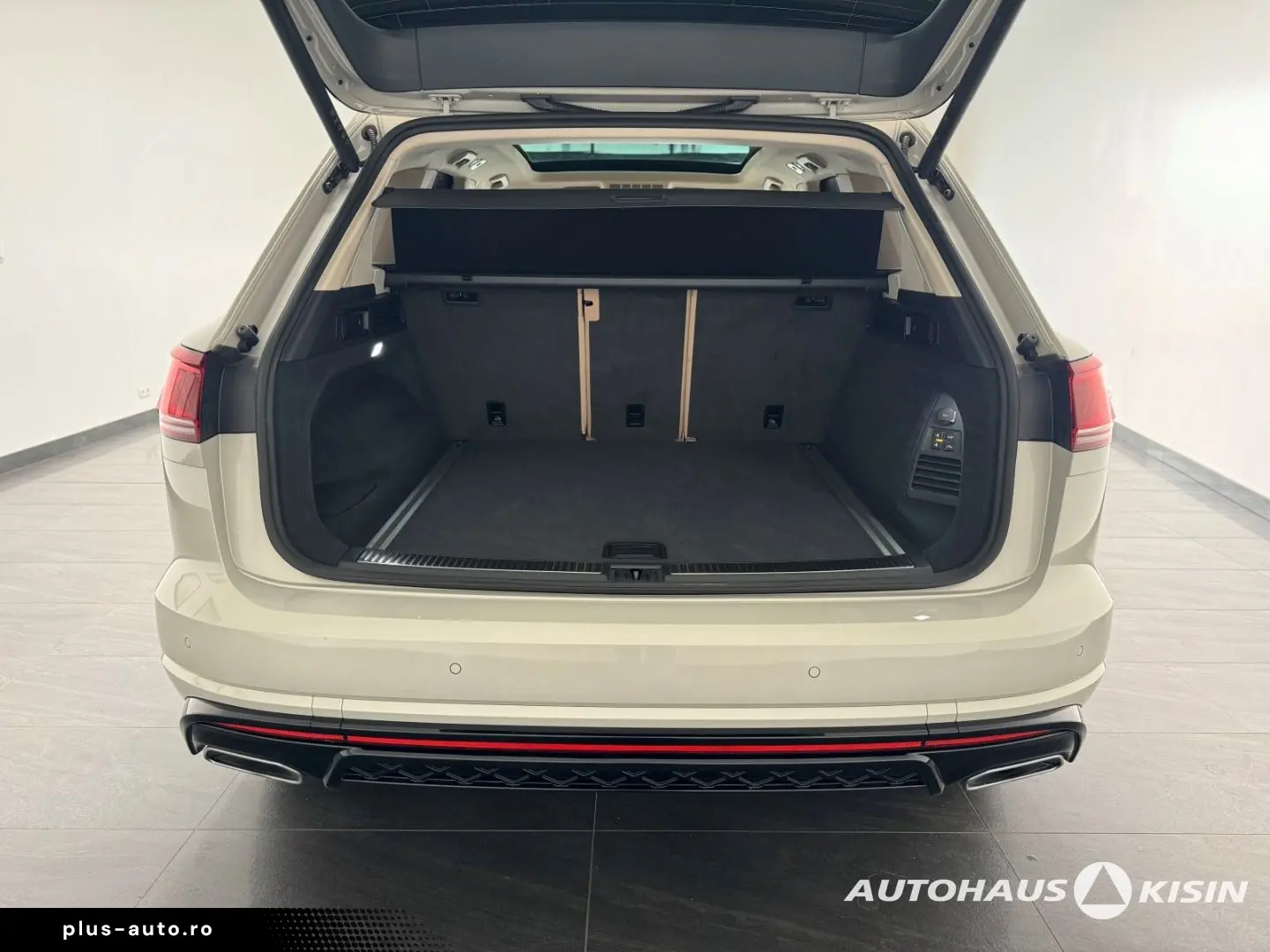 VW Touareg 3.0 TSI 4M R-Line V6  Luftf  Pano  STHZG