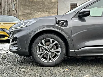 FORD Kuga 2.5 Duratec Plug In Hybrid ST Line X