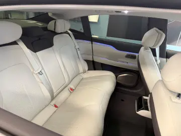 NIO ET7 100kwH  Massage   Pano Long Range  480KW