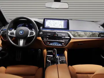 BMW 530e A
