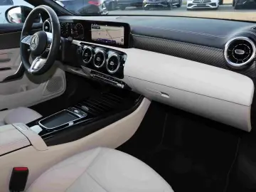 Mercedes-Benz CLA 180Coupé LEDER BEIGE DISTRONIC TOTWINKEL