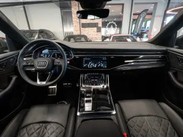 AUDI SQ8 4.0 TFSI quattro COMPETITION