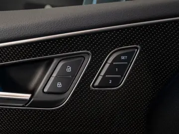 AUDI SQ8 4.0 TFSI quattro COMPETITION