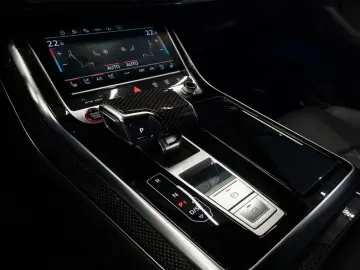 AUDI SQ8 4.0 TFSI quattro COMPETITION