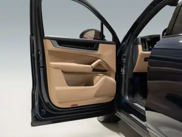 PORSCHE Cayenne InnoDrive Standheizung PASM AHK Panorama