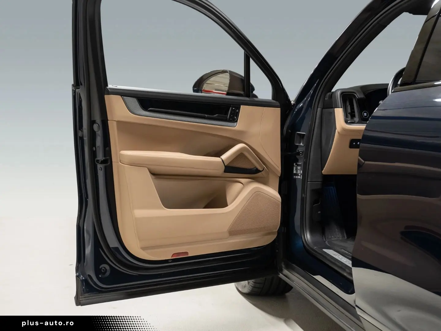 PORSCHE Cayenne InnoDrive Standheizung PASM AHK Panorama