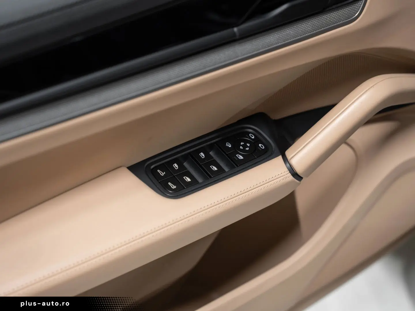 PORSCHE Cayenne InnoDrive Standheizung PASM AHK Panorama