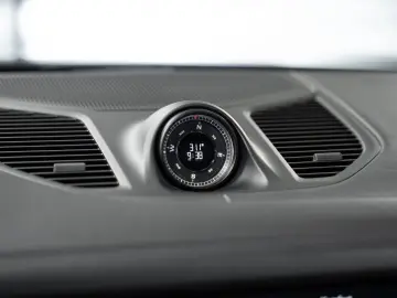 PORSCHE Cayenne InnoDrive Standheizung PASM AHK Panorama