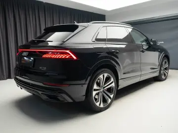 Audi Q8 S line