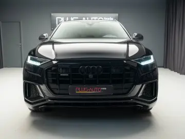 Audi Q8 S line